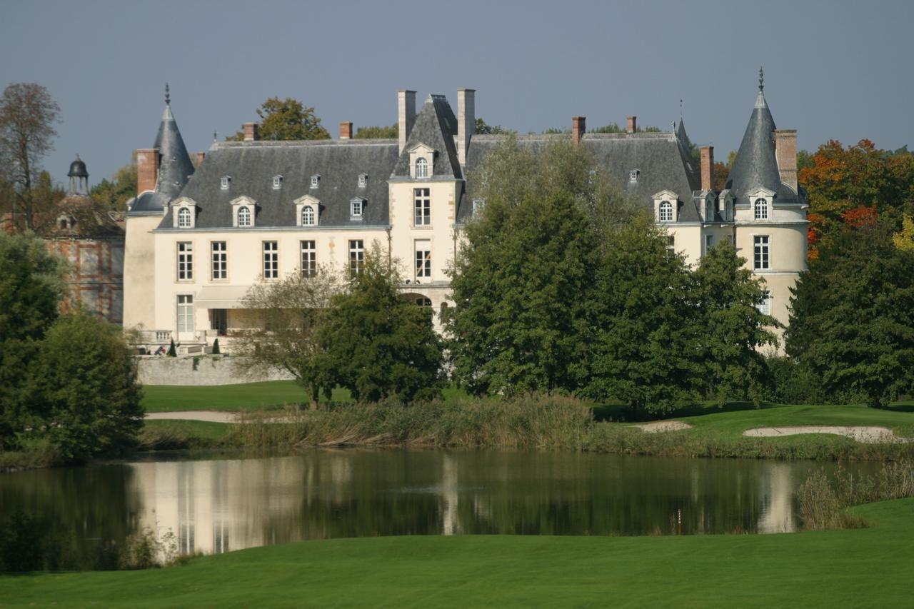 Chateau D'Augerville Golf & Spa Resort Esterno foto