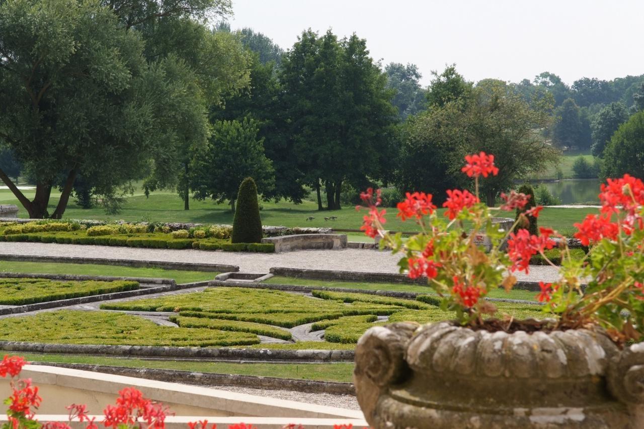Chateau D'Augerville Golf & Spa Resort Esterno foto
