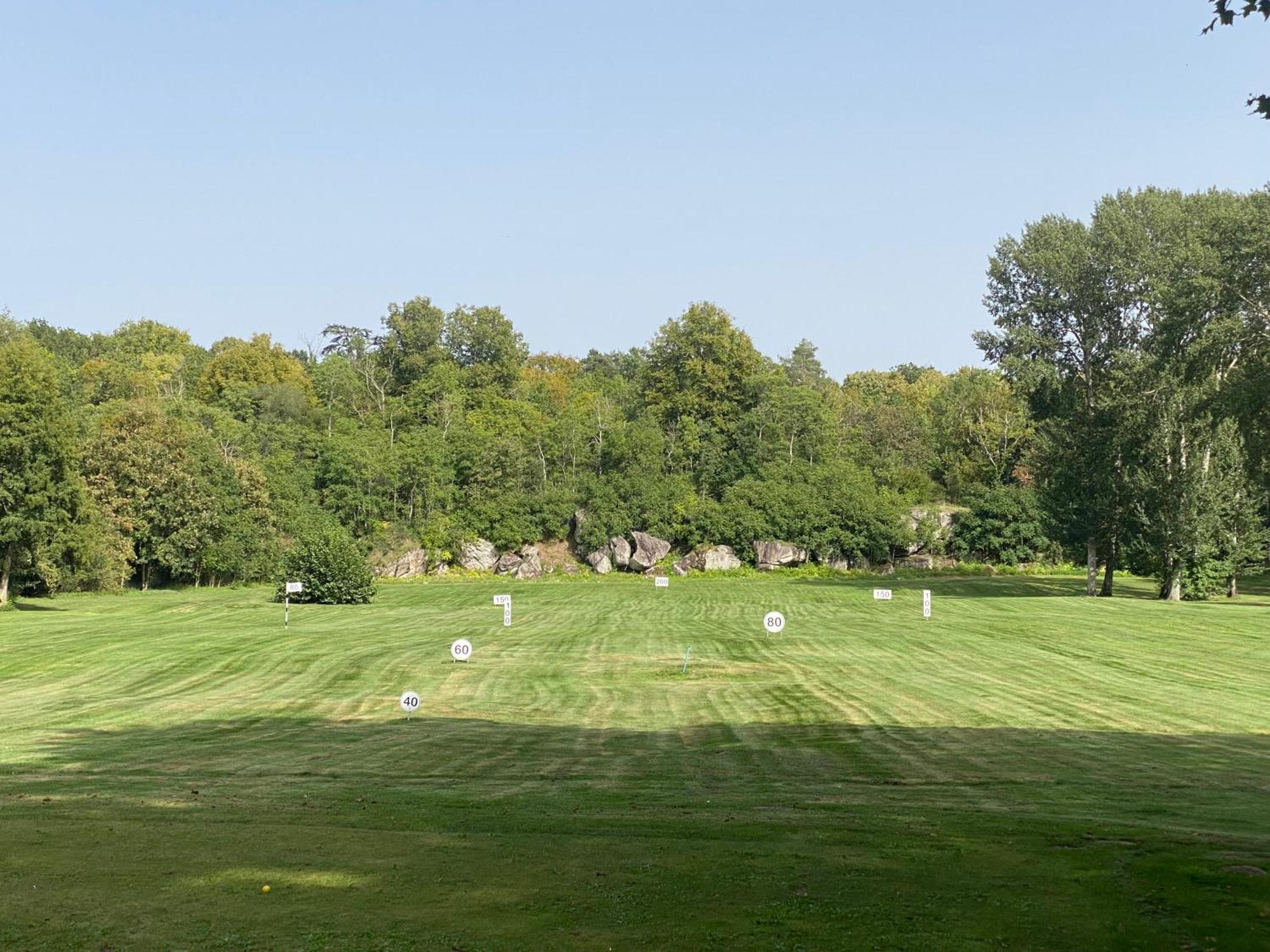 Chateau D'Augerville Golf & Spa Resort Esterno foto