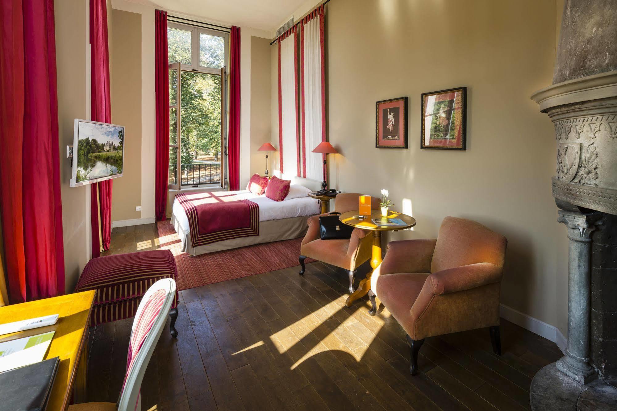 Chateau D'Augerville Golf & Spa Resort Esterno foto