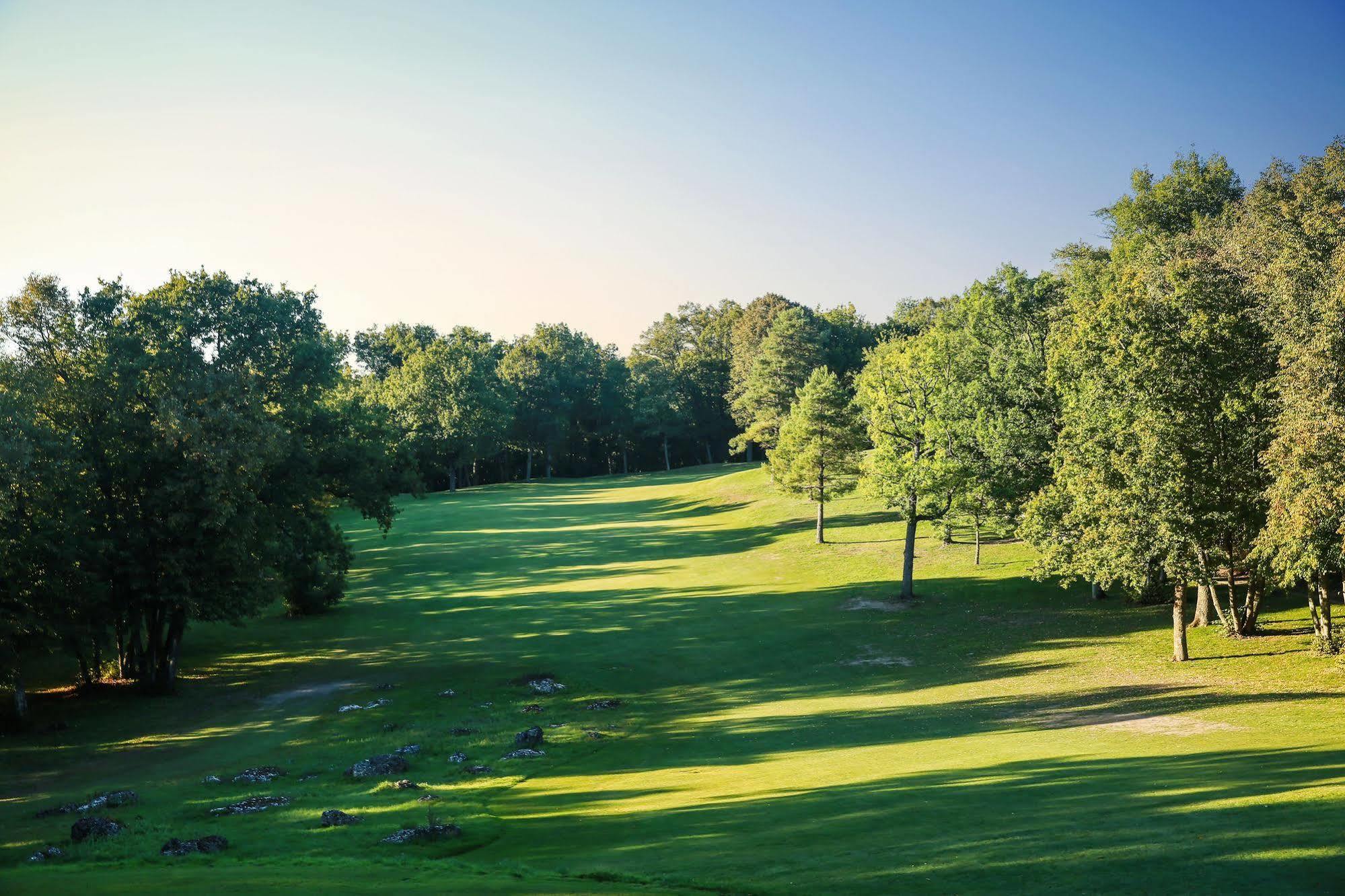 Chateau D'Augerville Golf & Spa Resort Esterno foto