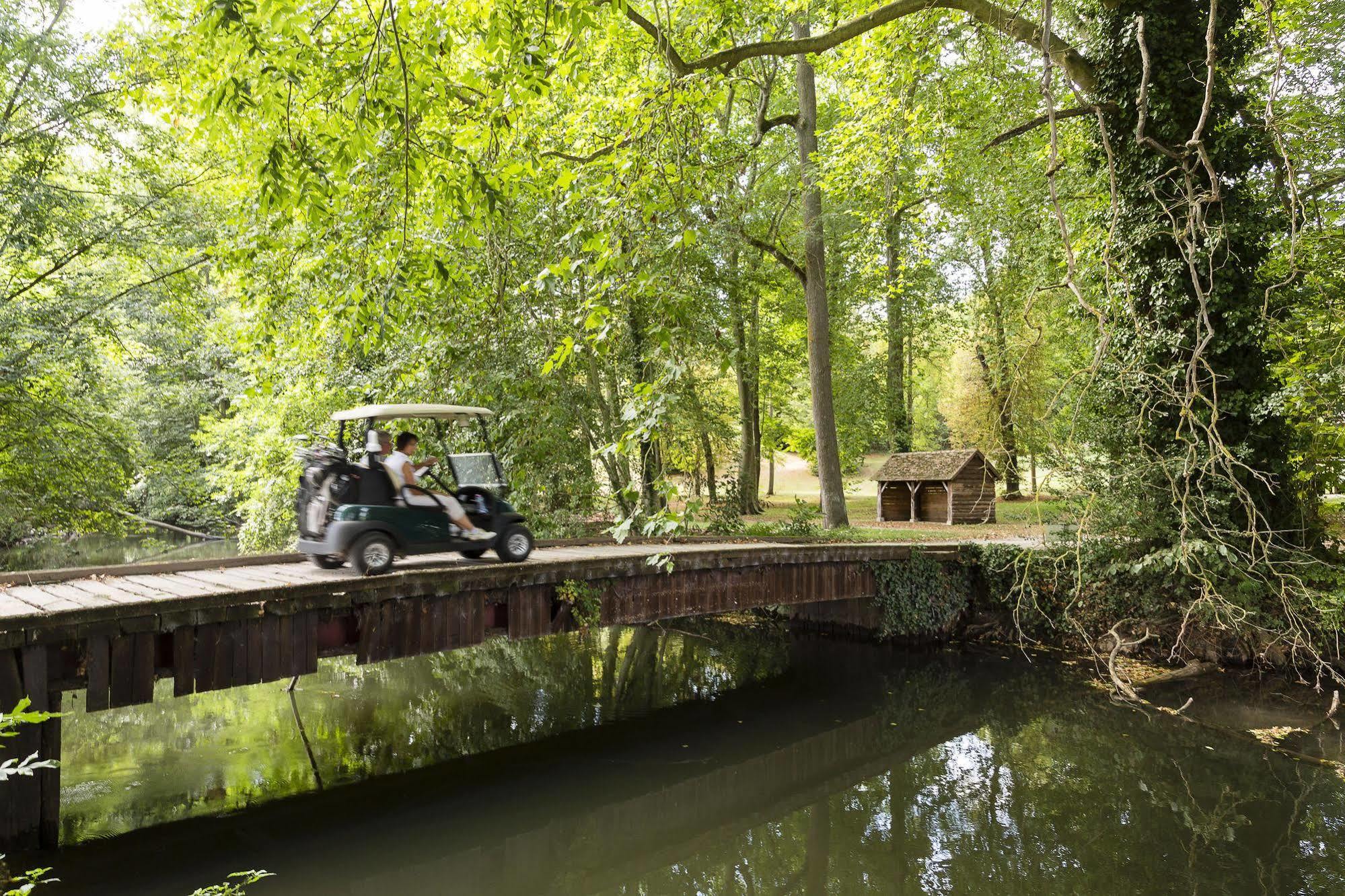 Chateau D'Augerville Golf & Spa Resort Esterno foto