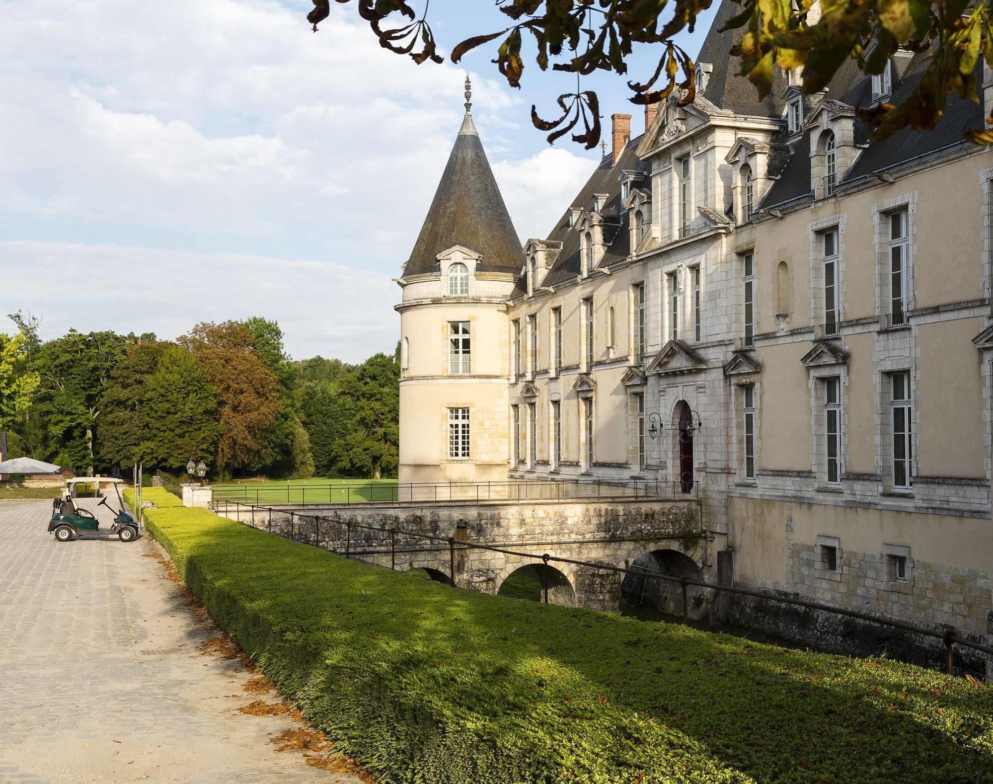 Chateau D'Augerville Golf & Spa Resort Esterno foto