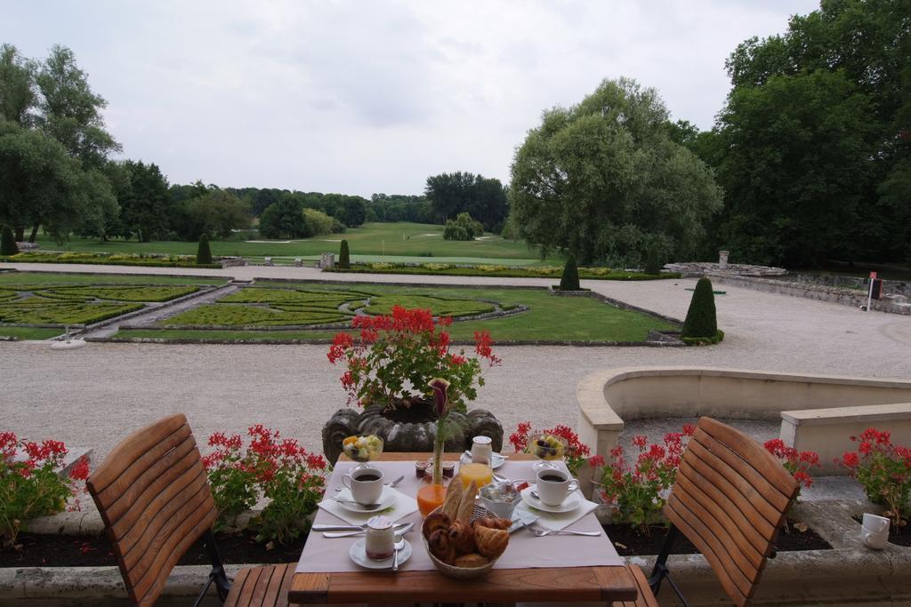 Chateau D'Augerville Golf & Spa Resort Esterno foto
